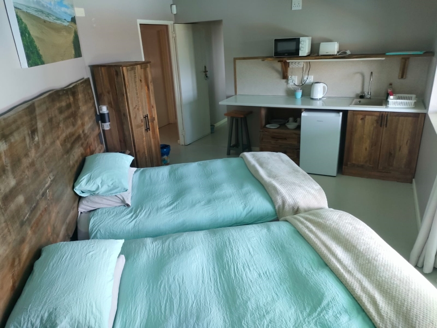 To Let 1 Bedroom Property for Rent in Cove Rock Eastern Cape